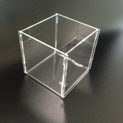 Boite en plexiglas incolore