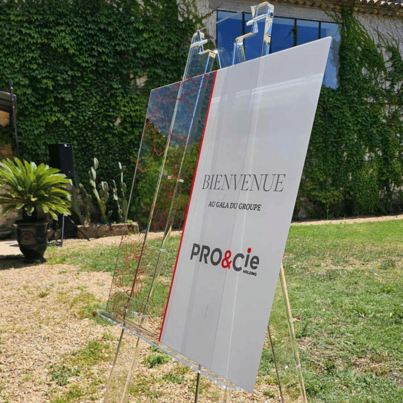 Chevalet design plexiglas grand format transparent Chevalet design plexiglas grand format transparent